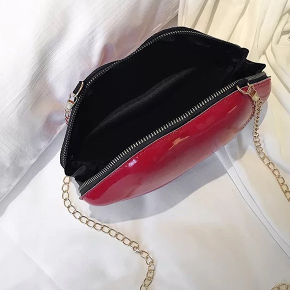 Lip Shape Red Chain Crossbody/Shoulder Bag - Picture 4 of 6
